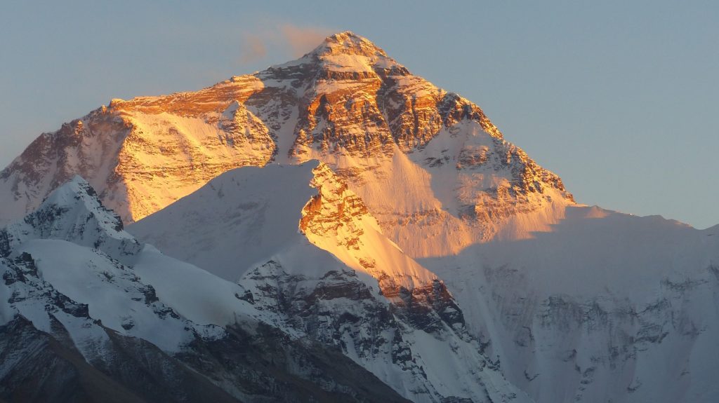 Der vom Menschen verursachte Klimawandel hat Auswirkungen auf den höchsten Punkt der Erde - den Mount Everest