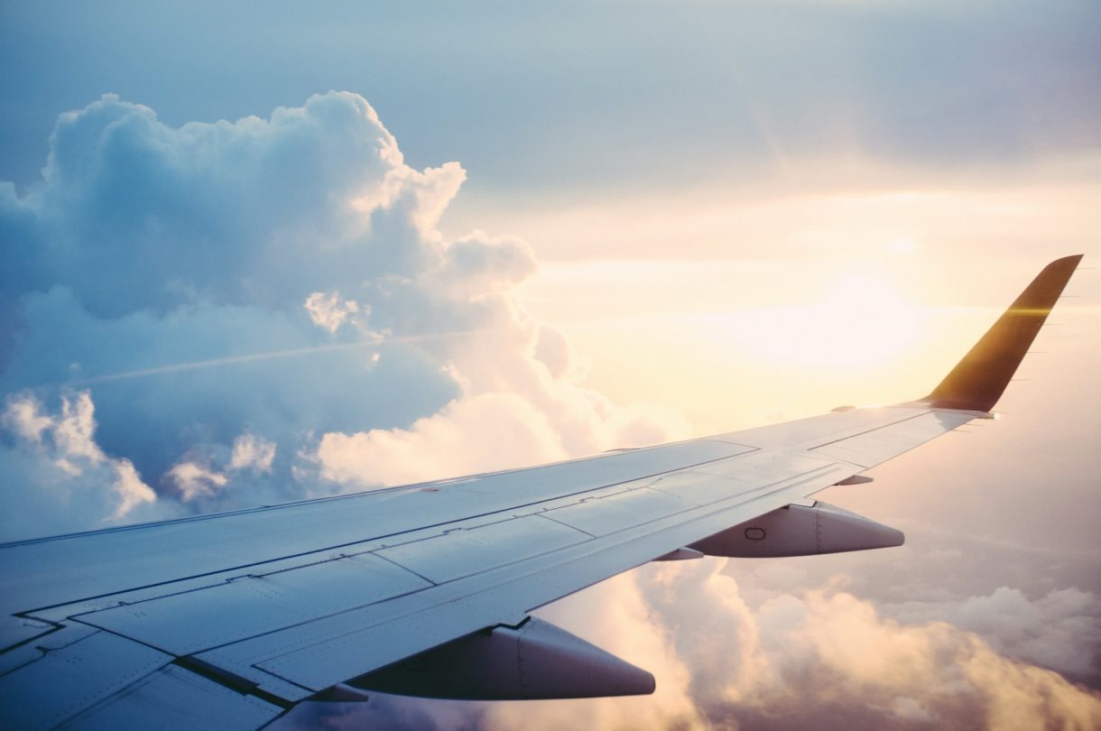 Die Macht der Voreinstellungen: Wie Defaults die CO2-Kompensation im Flugverkehr beschleunigen können Flugreisen